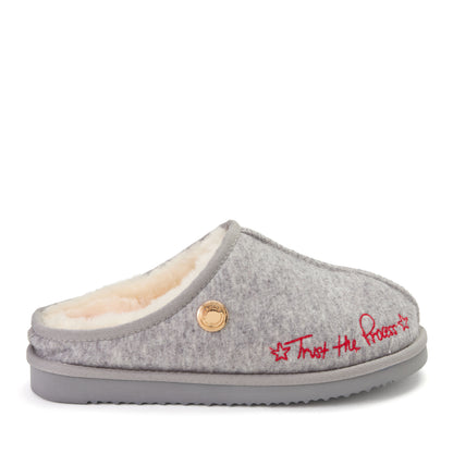 Daniella Karagach’s Women's Fireside Knit Shearling Clog - US 4974